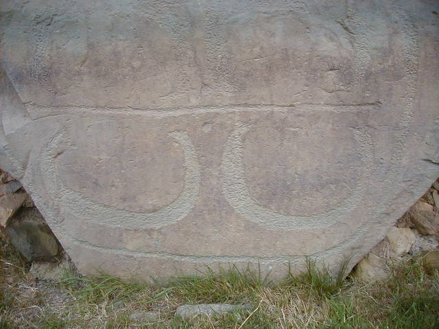 oct 14 hill tomb carving 3.JPG, 62818 bytes, 10/14/2001