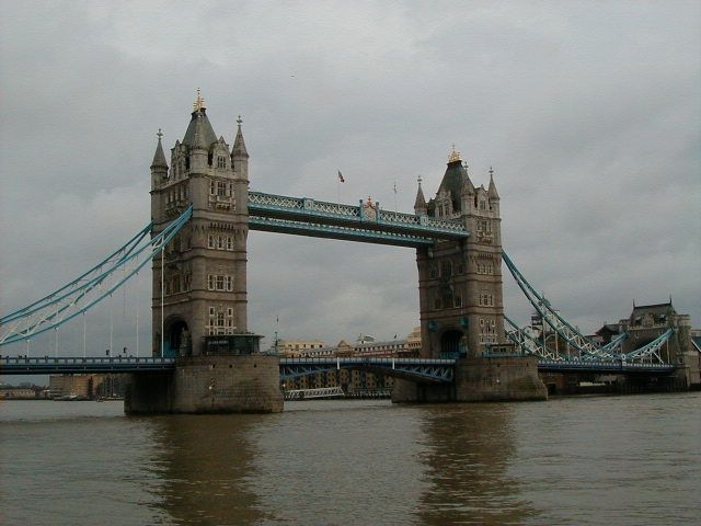 23sept tower bridge not london bridge.JPG, 60086 bytes, 9/23/2001