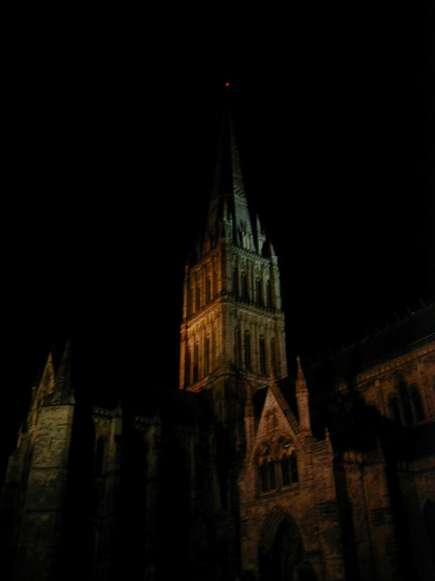 28sept salisbury cathedral by night 2.JPG, 35987 bytes, 9/28/2001