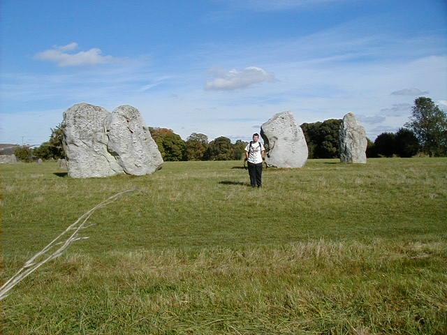 29sept avebury standing stones 4.JPG, 65306 bytes, 9/29/2001
