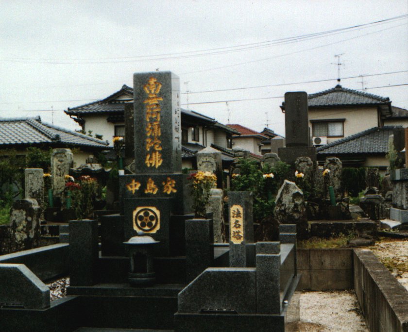 Graveyard by the house.jpg, 110445 bytes, 9/23/1999
