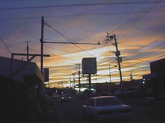 amazing sunset at the apatos.jpg, 50061 bytes, 9/25/1999