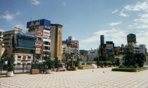near nagasaki station (day).jpg, 42323 bytes, 10/13/1999
