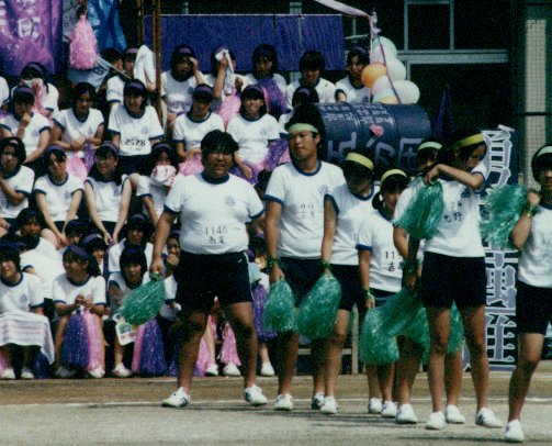 ushizu dancers 1.jpg, 69440 bytes, 12/8/1999