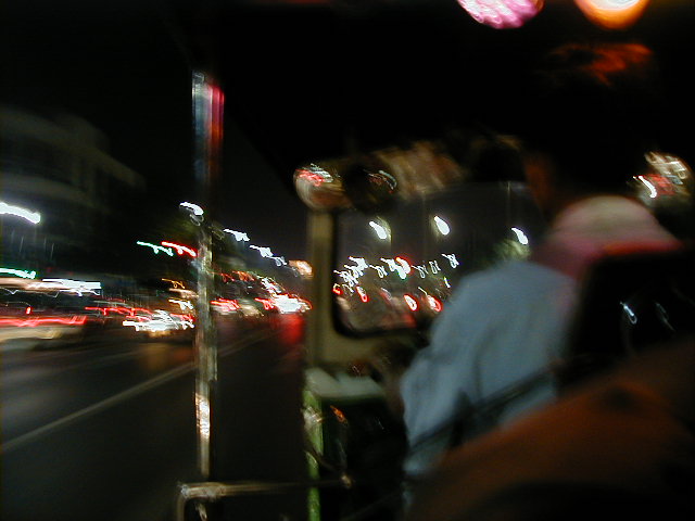 tuktuk2.jpg, 53318 bytes, 1/1/2001