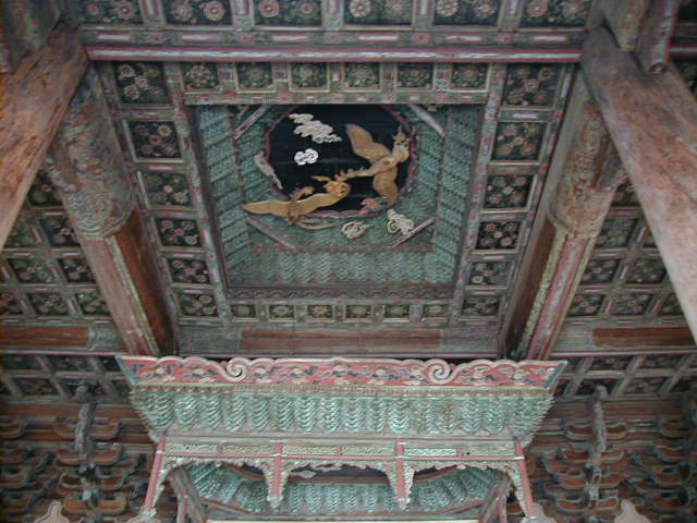kr shrine ceiling.JPG, 1/3/2005, 60 kB