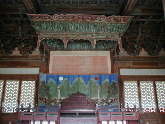kr shrine interior.JPG, 1/3/2005, 59 kB