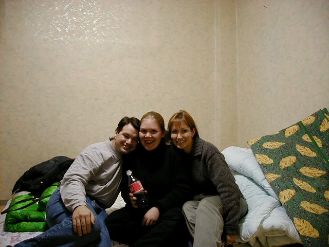 kr us in the hotel in pusan.JPG, 1/3/2005, 64 kB
