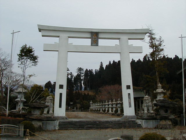 aso shrine entrance.JPG, 1/3/2005, 56 kB