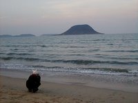 karatsu betty takes a pic of the ocean.JPG