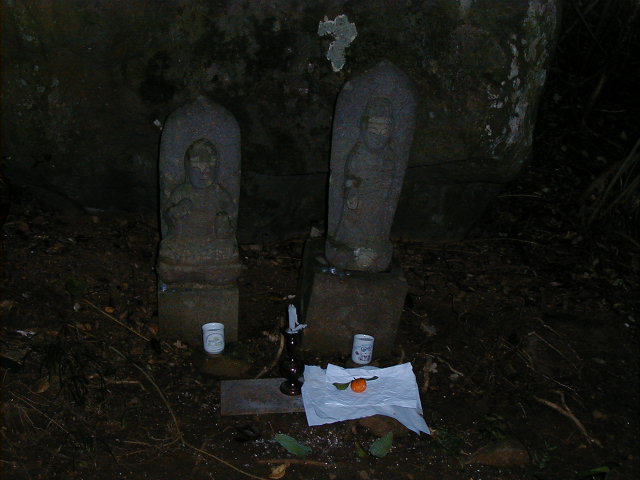 karatsu - little shrine.JPG, 1/3/2005, 61 kB