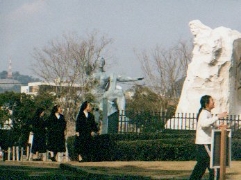 nuns in the peace park.jpg, 1/3/2005, 29 kB