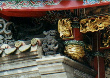 temple gargoyle.jpg, 1/3/2005, 35 kB