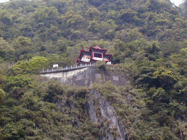 tg - temple from below.JPG, 1/3/2005, 61 kB