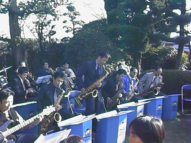 jazz at tea ceremony 2.jpg, 81134 bytes, 10/20/1999