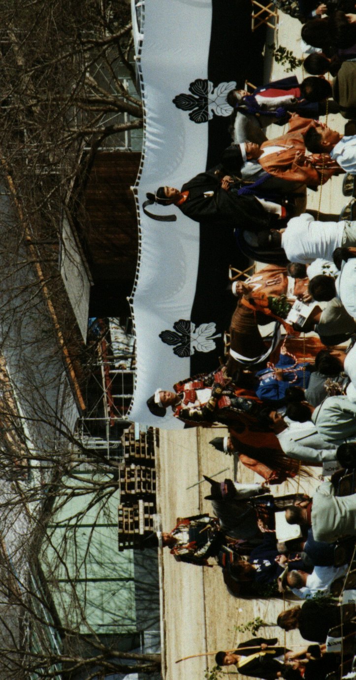 really big pic of procession at yabusame.jpg, 236114 bytes, 10/27/1999