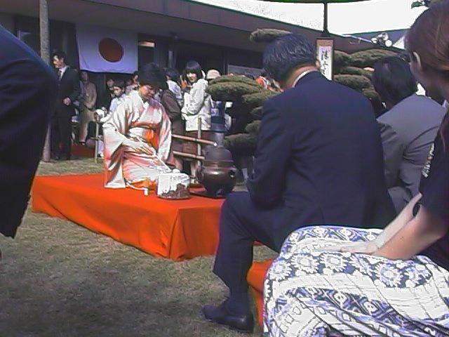 tea ceremony 1.jpg, 62156 bytes, 10/20/1999