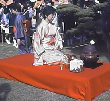 tea ceremony 2.jpg, 34419 bytes, 10/20/1999