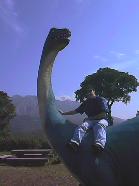 josh, tamer of brontosaurus.jpg, 39690 bytes, 11/1/1999