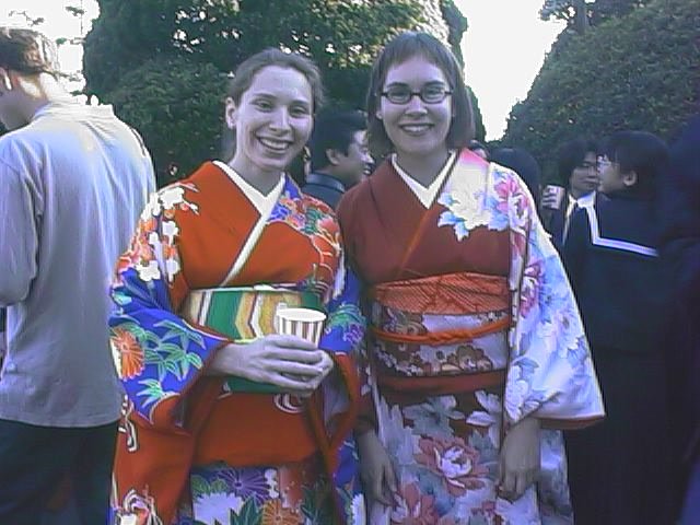 kimono at tea ceremony.jpg, 66891 bytes, 10/20/1999