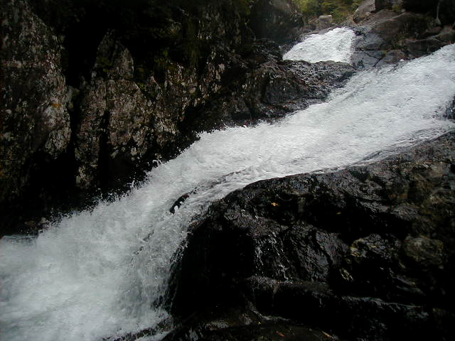 waterfall.jpg, 59998 bytes, 2000/05/28