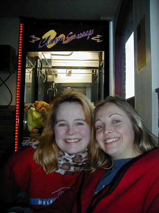 tammy and sis.jpg, 1/1/1998, 355 kB
