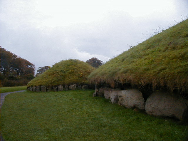 oct 14 second hill tombs.JPG, 65281 bytes, 10/14/2001
