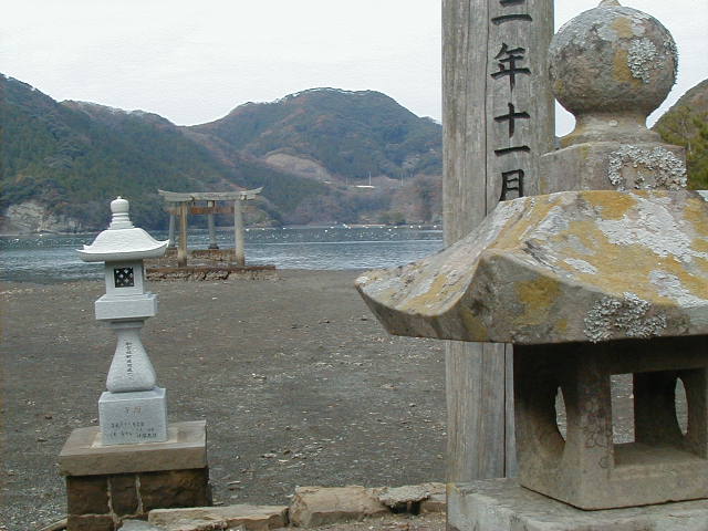 tsushimawatertemple1.jpg, 1/1/1998, 60 kB