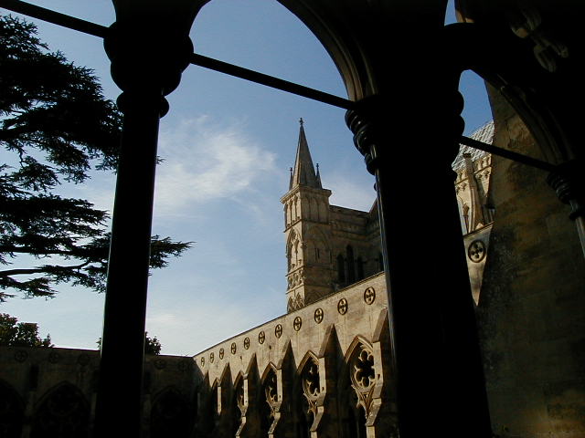 28sept salisbury cathedral 1.JPG, 56059 bytes, 9/28/2001
