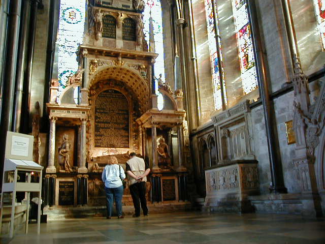 28sept salisbury cathedral 12.JPG, 63209 bytes, 9/28/2001