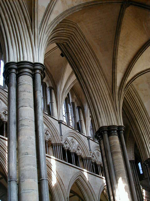 28sept salisbury cathedral 5.JPG, 63304 bytes, 9/28/2001