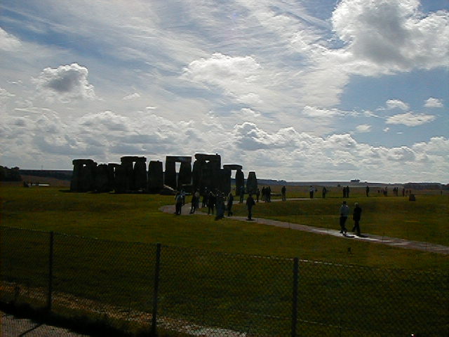 29sept stonehenge in motion 5.JPG, 61903 bytes, 9/29/2001