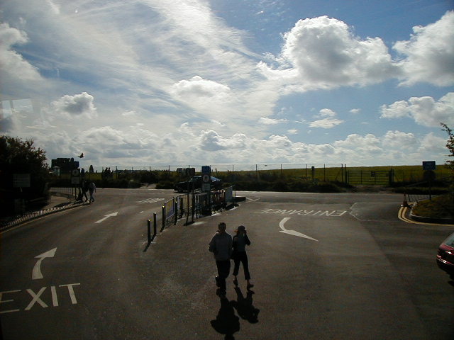 29sept stonehenge parking.JPG, 63939 bytes, 9/29/2001