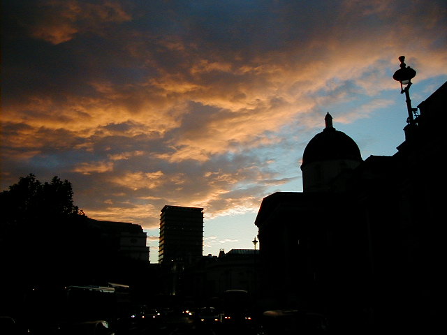 3oct london sunset 2.JPG, 51179 bytes, 10/3/2001
