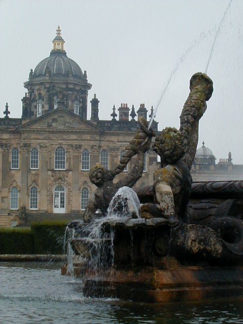 5sept howard fountain with castle.JPG, 59397 bytes, 9/5/2001
