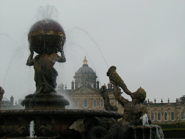 5sept howard fountain.JPG, 60220 bytes, 9/5/2001