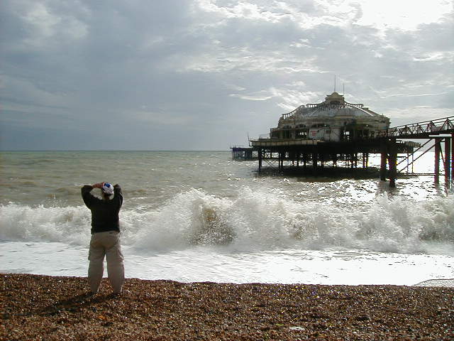 6oct brighton beach 7.JPG, 62828 bytes, 10/6/2001