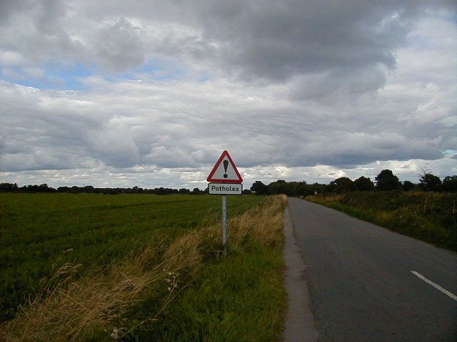 bike pothole 3.JPG, 61917 bytes, 9/3/2001