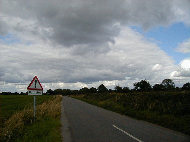 bike pothole.JPG, 60518 bytes, 9/3/2001
