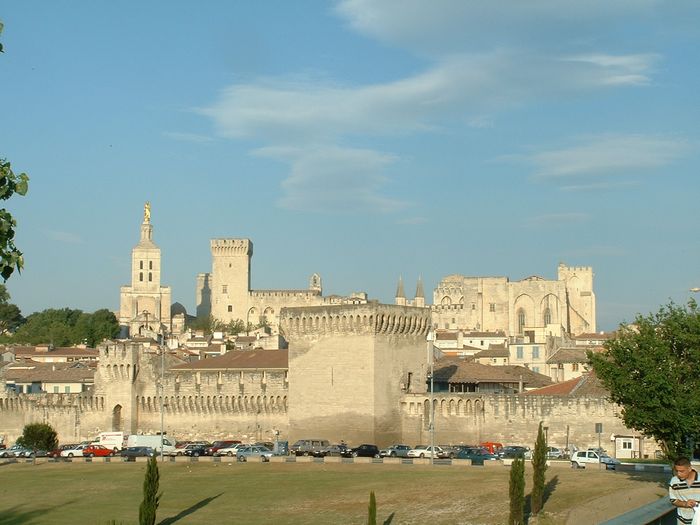 citywallswithpalace.jpg, 6/1/2004, 69 kB