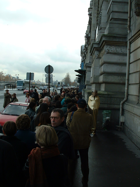 queue.jpg, 11/30/2003, 122 kB