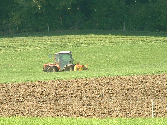 hiketractor.jpg, 9/30/2003, 129 kB
