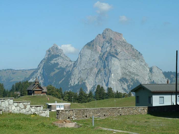 stooschurchwithmountain.jpg, 10/3/2003, 69 kB