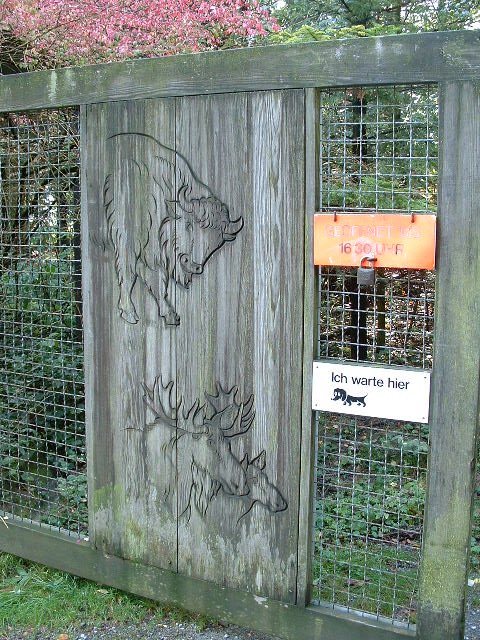 wildparkdoor.jpg, 9/29/2003, 126 kB