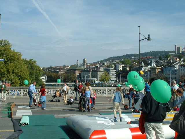 zurichfest1.jpg, 9/28/2003, 119 kB