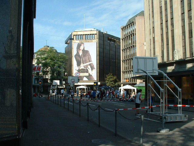 zurichstreets3.jpg, 9/28/2003, 122 kB