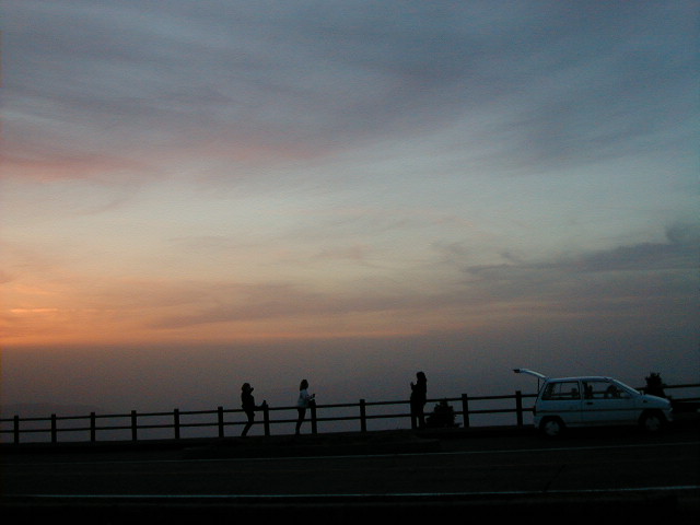 hangin in the sunset 2.JPG, 53073 bytes, 1998/01/01