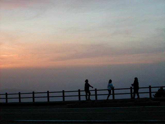 hangin in the sunset 3.JPG, 49747 bytes, 1998/01/01