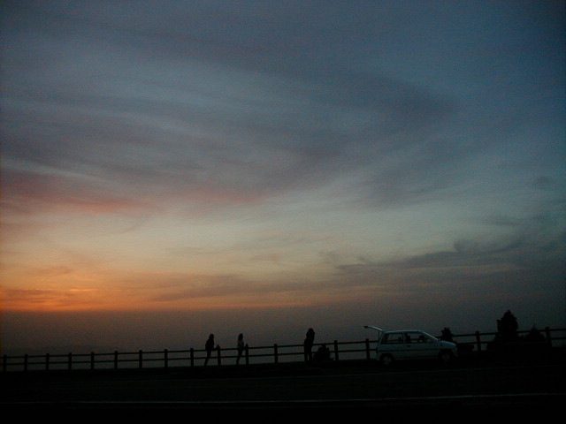 hangin in the sunset.JPG, 54801 bytes, 1998/01/01