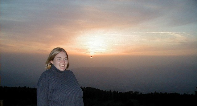kim and sunset.jpg, 29383 bytes, 2000/04/10